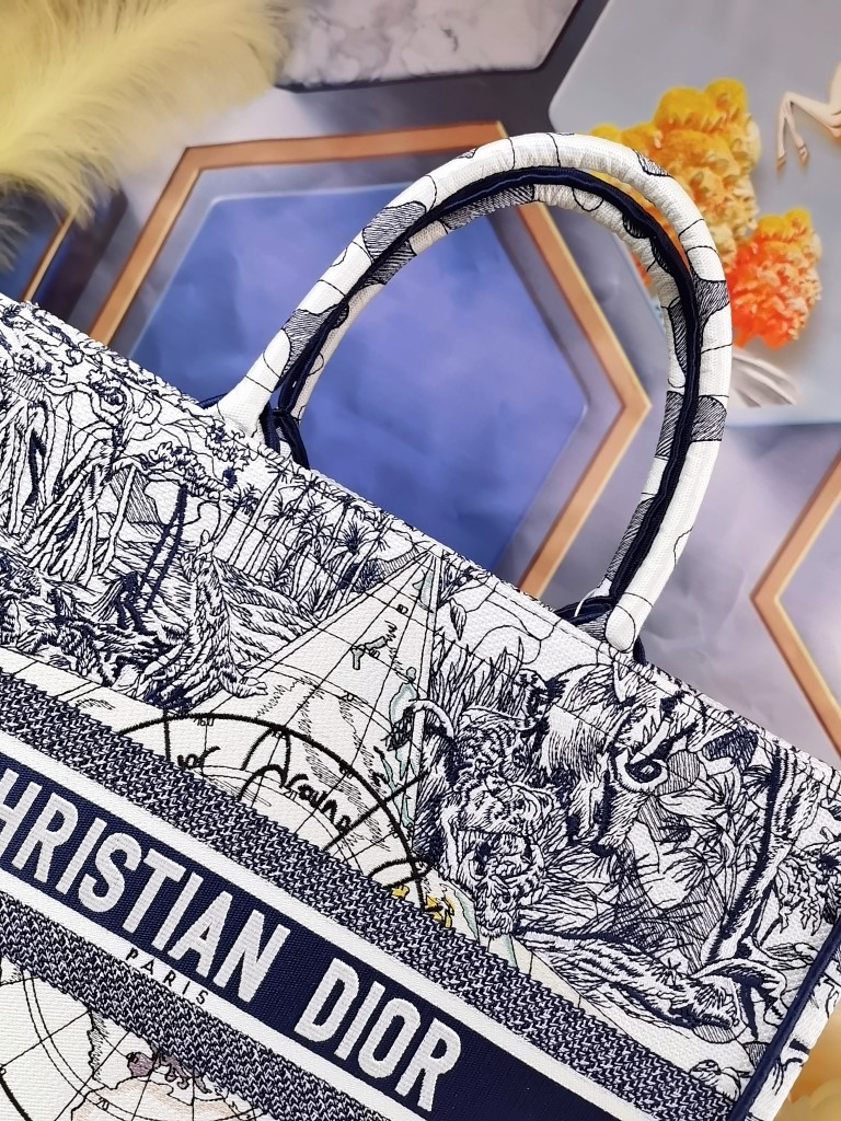 Christian Dior Shopping Bags